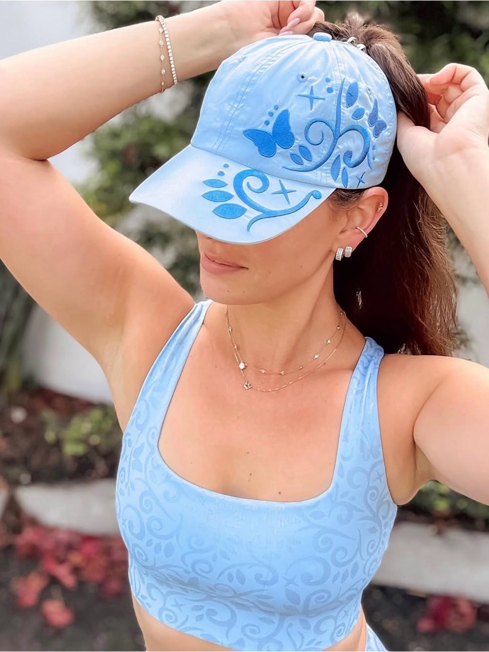 CROWNED ATHLETICS Light Blue and White Cinderella Sports Bra NWOT size XL